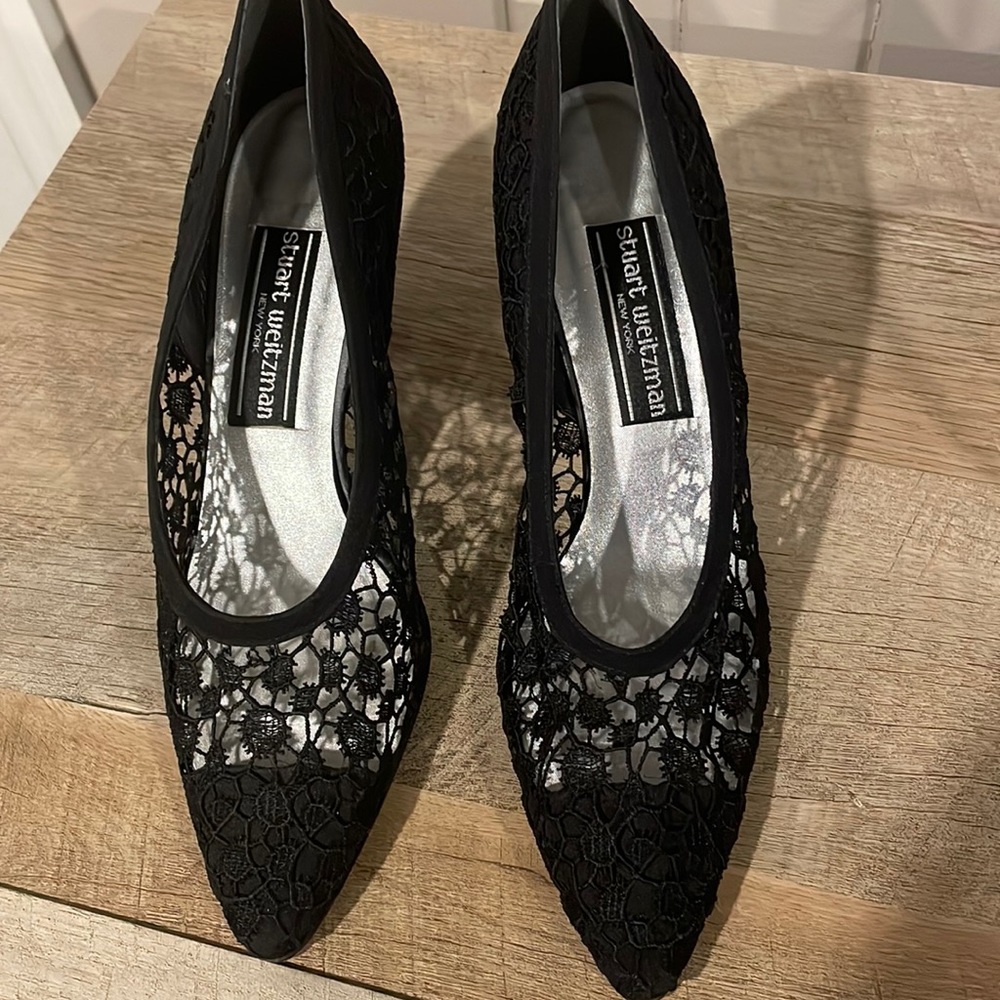 Stuart Weizmann lace pumps